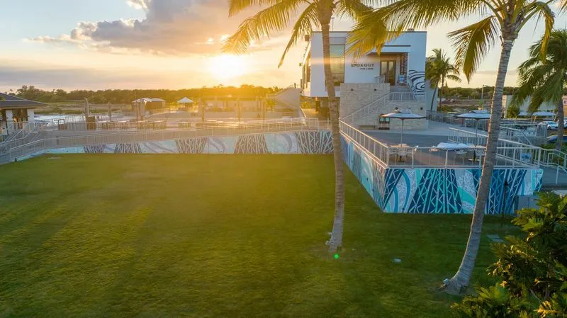 Enjoy live music at The LookOut Food &amp;&nbsp;Drink on select nights!